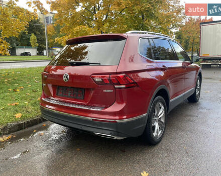 Червоний Фольксваген Тігуан, об'ємом двигуна 1.98 л та пробігом 74 тис. км за 22100 $, фото 3 на Automoto.ua