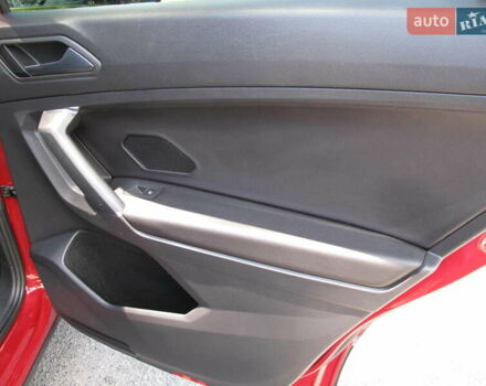 Красный Фольксваген Тигуан, объемом двигателя 2 л и пробегом 80 тыс. км за 21500 $, фото 50 на Automoto.ua