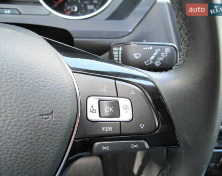 Красный Фольксваген Тигуан, объемом двигателя 2 л и пробегом 80 тыс. км за 21500 $, фото 64 на Automoto.ua