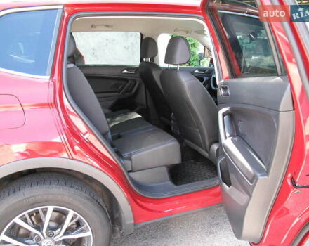 Красный Фольксваген Тигуан, объемом двигателя 2 л и пробегом 80 тыс. км за 21500 $, фото 46 на Automoto.ua