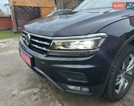 Красный Фольксваген Тигуан, объемом двигателя 2.03 л и пробегом 218 тыс. км за 27950 $, фото 17 на Automoto.ua