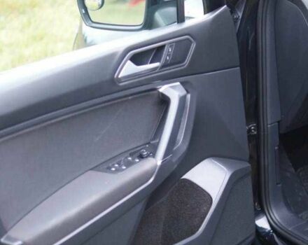 Красный Фольксваген Тигуан, объемом двигателя 2 л и пробегом 35 тыс. км за 13200 $, фото 17 на Automoto.ua