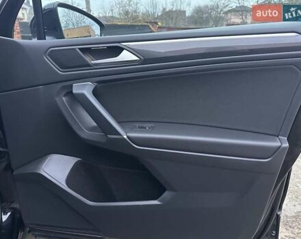 Красный Фольксваген Тигуан, объемом двигателя 2.03 л и пробегом 218 тыс. км за 27950 $, фото 44 на Automoto.ua