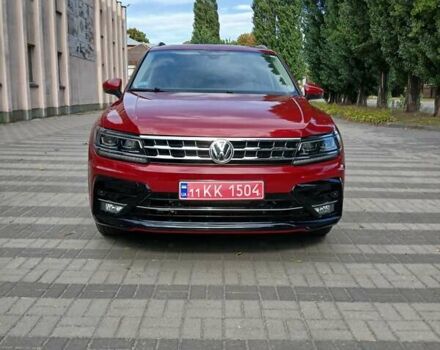 Красный Фольксваген Тигуан, объемом двигателя 2 л и пробегом 52 тыс. км за 25800 $, фото 2 на Automoto.ua