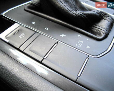 Красный Фольксваген Тигуан, объемом двигателя 2 л и пробегом 80 тыс. км за 21500 $, фото 77 на Automoto.ua