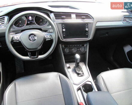 Красный Фольксваген Тигуан, объемом двигателя 2 л и пробегом 80 тыс. км за 21500 $, фото 88 на Automoto.ua