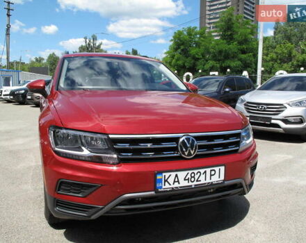 Красный Фольксваген Тигуан, объемом двигателя 2 л и пробегом 80 тыс. км за 21500 $, фото 3 на Automoto.ua