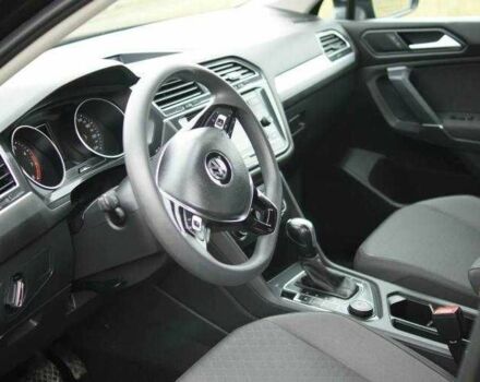 Красный Фольксваген Тигуан, объемом двигателя 2 л и пробегом 35 тыс. км за 13200 $, фото 14 на Automoto.ua