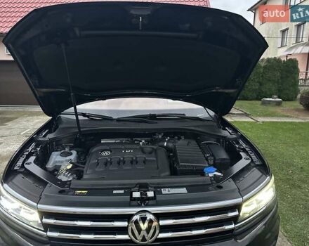 Красный Фольксваген Тигуан, объемом двигателя 2.03 л и пробегом 218 тыс. км за 27950 $, фото 79 на Automoto.ua