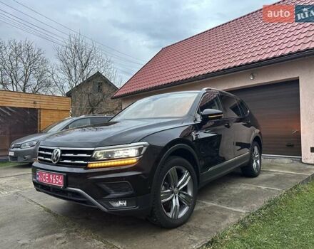 Красный Фольксваген Тигуан, объемом двигателя 2.03 л и пробегом 218 тыс. км за 27950 $, фото 1 на Automoto.ua