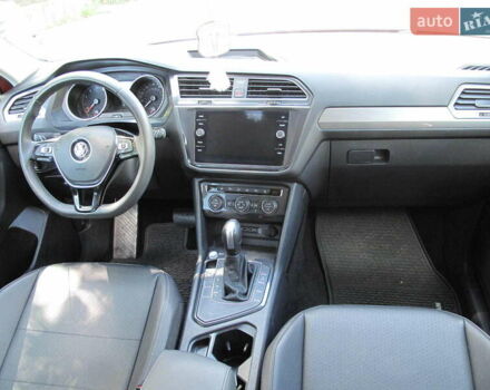 Красный Фольксваген Тигуан, объемом двигателя 2 л и пробегом 80 тыс. км за 21500 $, фото 53 на Automoto.ua