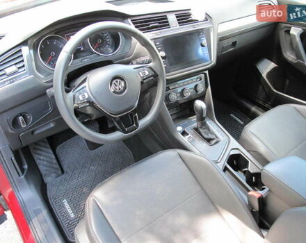 Красный Фольксваген Тигуан, объемом двигателя 2 л и пробегом 80 тыс. км за 21500 $, фото 31 на Automoto.ua