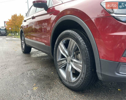 Червоний Фольксваген Тігуан, об'ємом двигуна 1.98 л та пробігом 74 тис. км за 22100 $, фото 11 на Automoto.ua