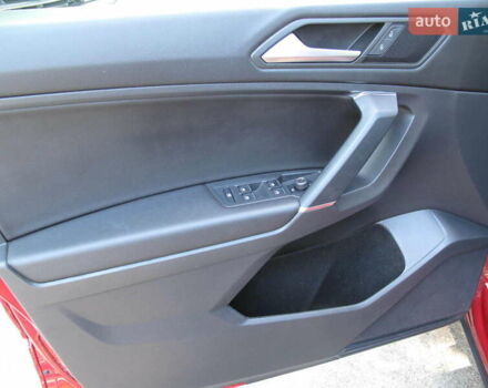 Красный Фольксваген Тигуан, объемом двигателя 2 л и пробегом 80 тыс. км за 21500 $, фото 14 на Automoto.ua