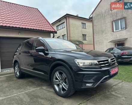 Красный Фольксваген Тигуан, объемом двигателя 2.03 л и пробегом 218 тыс. км за 27950 $, фото 8 на Automoto.ua