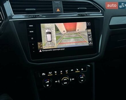 Красный Фольксваген Тигуан, объемом двигателя 2.03 л и пробегом 218 тыс. км за 27950 $, фото 74 на Automoto.ua