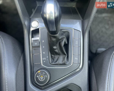 Червоний Фольксваген Тігуан, об'ємом двигуна 1.98 л та пробігом 74 тис. км за 22100 $, фото 23 на Automoto.ua