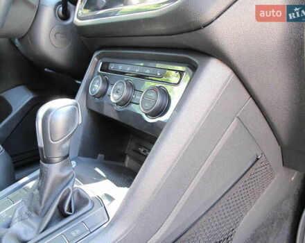 Красный Фольксваген Тигуан, объемом двигателя 2 л и пробегом 80 тыс. км за 21500 $, фото 45 на Automoto.ua