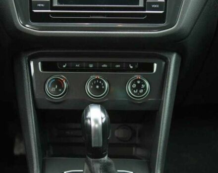 Красный Фольксваген Тигуан, объемом двигателя 2 л и пробегом 35 тыс. км за 13200 $, фото 22 на Automoto.ua