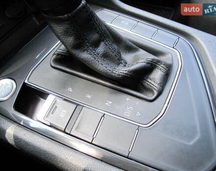 Красный Фольксваген Тигуан, объемом двигателя 2 л и пробегом 80 тыс. км за 21500 $, фото 74 на Automoto.ua