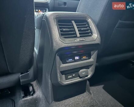 Красный Фольксваген Тигуан, объемом двигателя 2.03 л и пробегом 218 тыс. км за 27950 $, фото 64 на Automoto.ua