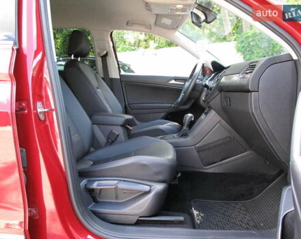 Красный Фольксваген Тигуан, объемом двигателя 2 л и пробегом 80 тыс. км за 21500 $, фото 40 на Automoto.ua