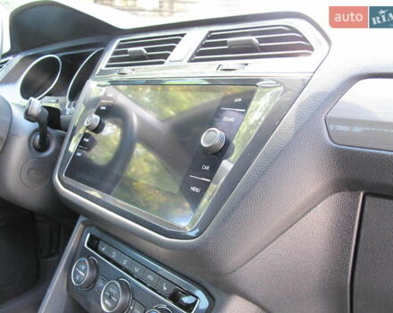 Красный Фольксваген Тигуан, объемом двигателя 2 л и пробегом 80 тыс. км за 21500 $, фото 44 на Automoto.ua