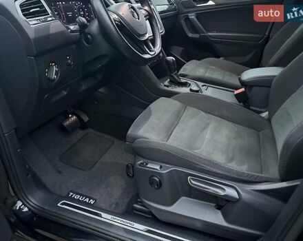 Красный Фольксваген Тигуан, объемом двигателя 2.03 л и пробегом 218 тыс. км за 27950 $, фото 49 на Automoto.ua