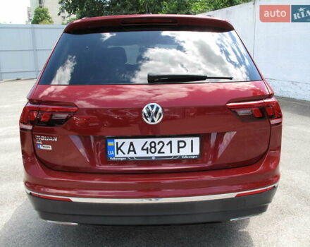 Красный Фольксваген Тигуан, объемом двигателя 2 л и пробегом 80 тыс. км за 21500 $, фото 4 на Automoto.ua