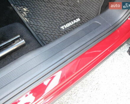 Красный Фольксваген Тигуан, объемом двигателя 2 л и пробегом 80 тыс. км за 21500 $, фото 43 на Automoto.ua