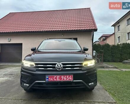 Красный Фольксваген Тигуан, объемом двигателя 2.03 л и пробегом 218 тыс. км за 27950 $, фото 3 на Automoto.ua