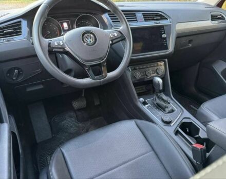 Красный Фольксваген Тигуан, объемом двигателя 0 л и пробегом 106 тыс. км за 14500 $, фото 7 на Automoto.ua