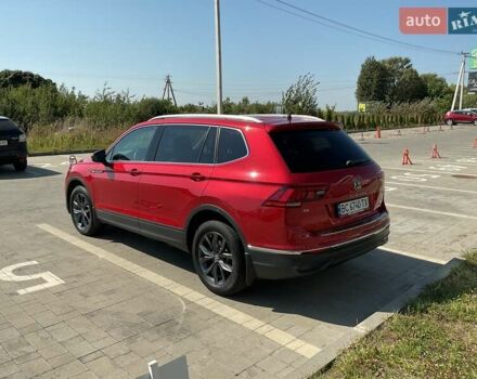 Красный Фольксваген Тигуан, объемом двигателя 1.98 л и пробегом 33 тыс. км за 28900 $, фото 3 на Automoto.ua