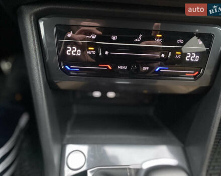 Червоний Фольксваген Тігуан, об'ємом двигуна 1.98 л та пробігом 51 тис. км за 26999 $, фото 47 на Automoto.ua