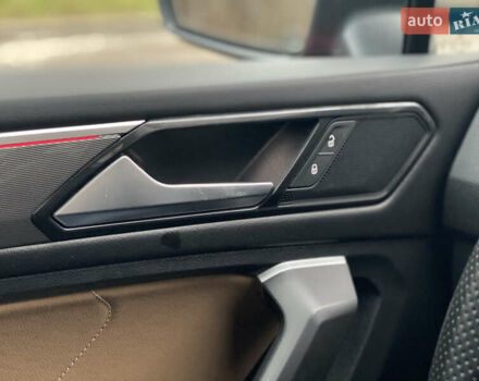 Червоний Фольксваген Тігуан, об'ємом двигуна 1.98 л та пробігом 51 тис. км за 26999 $, фото 72 на Automoto.ua