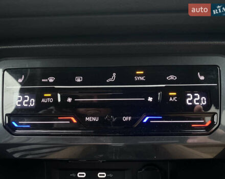 Червоний Фольксваген Тігуан, об'ємом двигуна 1.98 л та пробігом 51 тис. км за 26999 $, фото 45 на Automoto.ua