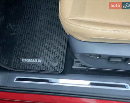Червоний Фольксваген Тігуан, об'ємом двигуна 1.98 л та пробігом 51 тис. км за 26999 $, фото 68 на Automoto.ua