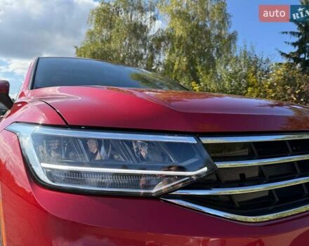 Червоний Фольксваген Тігуан, об'ємом двигуна 1.98 л та пробігом 16 тис. км за 32000 $, фото 4 на Automoto.ua