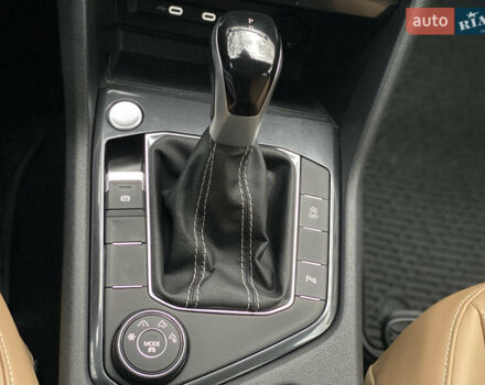 Червоний Фольксваген Тігуан, об'ємом двигуна 1.98 л та пробігом 51 тис. км за 26999 $, фото 74 на Automoto.ua