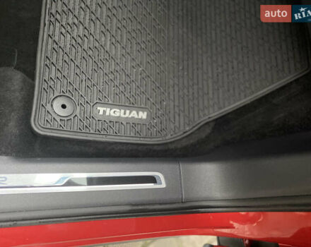 Червоний Фольксваген Тігуан, об'ємом двигуна 1.98 л та пробігом 51 тис. км за 26999 $, фото 51 на Automoto.ua