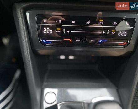 Червоний Фольксваген Тігуан, об'ємом двигуна 1.98 л та пробігом 51 тис. км за 26999 $, фото 46 на Automoto.ua