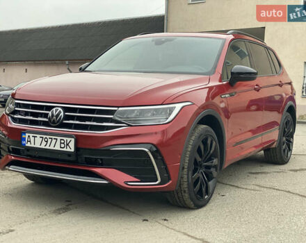 Червоний Фольксваген Тігуан, об'ємом двигуна 1.98 л та пробігом 51 тис. км за 26999 $, фото 2 на Automoto.ua