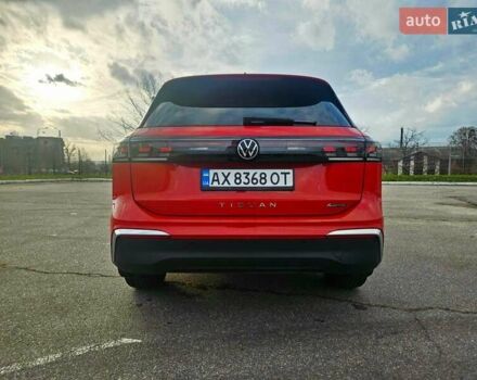 Красный Фольксваген Тигуан, объемом двигателя 1.97 л и пробегом 32 тыс. км за 45000 $, фото 4 на Automoto.ua