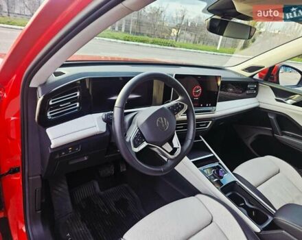 Красный Фольксваген Тигуан, объемом двигателя 1.97 л и пробегом 32 тыс. км за 45000 $, фото 6 на Automoto.ua