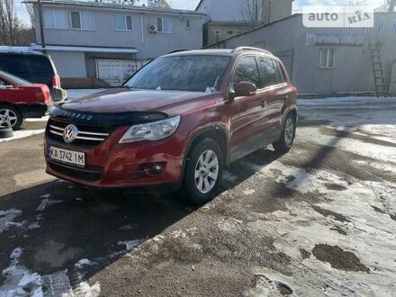 Фольксваген Тигуан 2008 в Киеве на Automoto.ua Красный Фольксваген Тигуан, объемом двигателя 1.4 л и пробегом 192 тыс. км за 7500 $, фото 1 на Automoto.ua