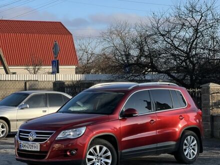 Фольксваген Тигуан 2009 в Житомире на Automoto.ua Красный Фольксваген Тигуан, объемом двигателя 2 л и пробегом 200 тыс. км за 9750 $, фото 1 на Automoto.ua