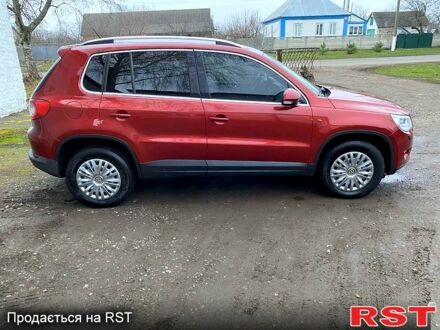 Красный Фольксваген Тигуан, объемом двигателя 2 л и пробегом 219 тыс. км за 9000 $, фото 1 на Automoto.ua