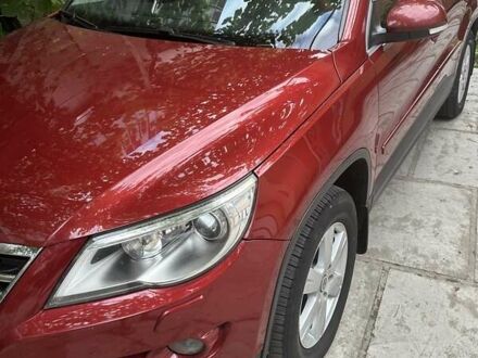 Червоний Фольксваген Тігуан, об'ємом двигуна 2 л та пробігом 238 тис. км за 12000 $, фото 1 на Automoto.ua