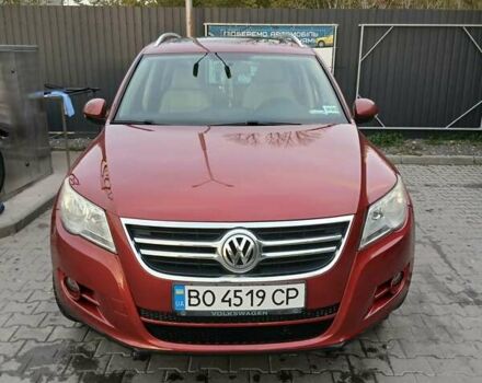 Красный Фольксваген Тигуан, объемом двигателя 2 л и пробегом 173 тыс. км за 12200 $, фото 1 на Automoto.ua