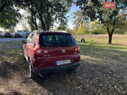 Красный Фольксваген Тигуан, объемом двигателя 1.98 л и пробегом 218 тыс. км за 12000 $, фото 1 на Automoto.ua